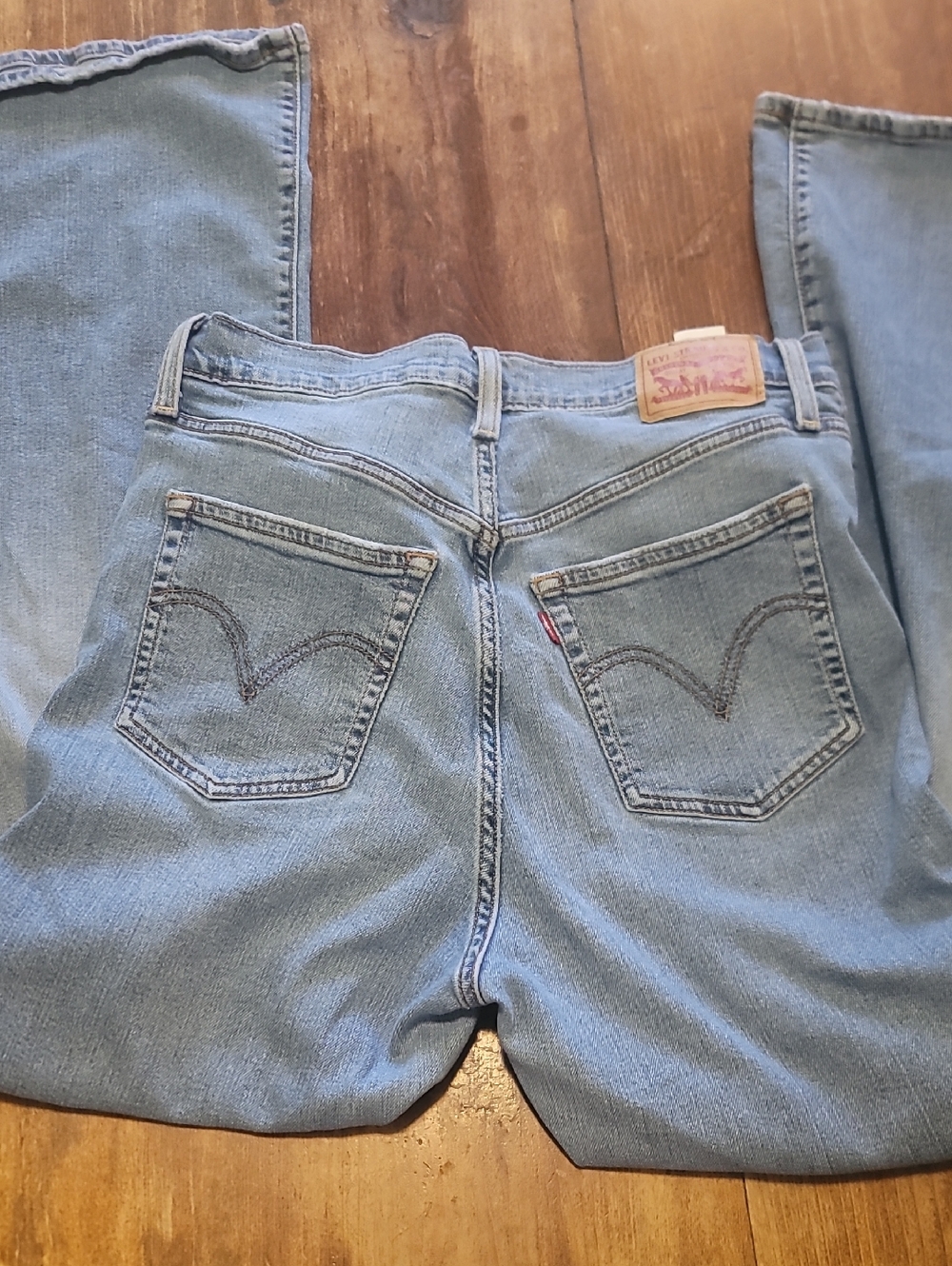 Levi's Women's Light Wash Wide Bell Leg Jeans
